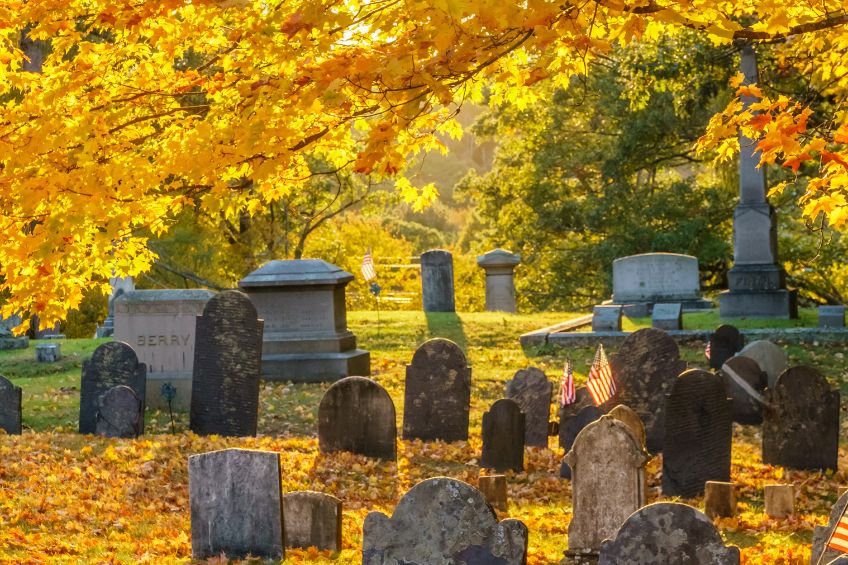 Cemetery vs Graveyard: Unearthing the Differences